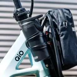 QIO Trinkflaschenhalter Bottle Cage -Fahrradladen 08199796 QIO Trinkflaschenhalter Bottle Cage 5 jpg 1280x1280